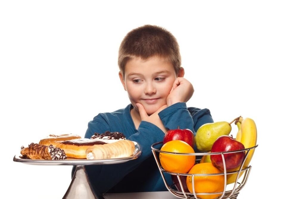 Елиминисање нездраве слатке хране из дечје исхране у корист воћа